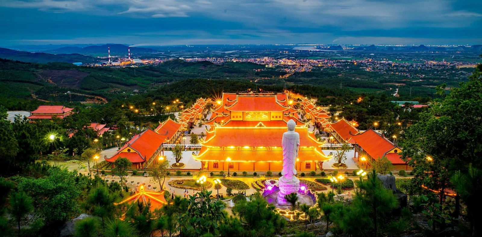 Du lịch chùa Ba Vàng - Lạc vào ngôi chùa linh thiêng, bề thế ở Quảng Ninh